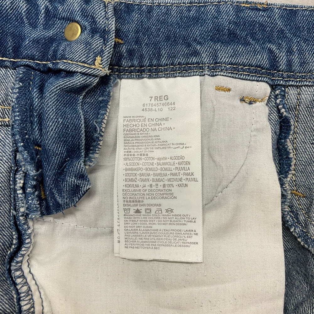 Levi’s Denim Shortalls Overall Jean Shorts & Stranger Things Tee Girls 7 / 8 - Picture 5 of 6
